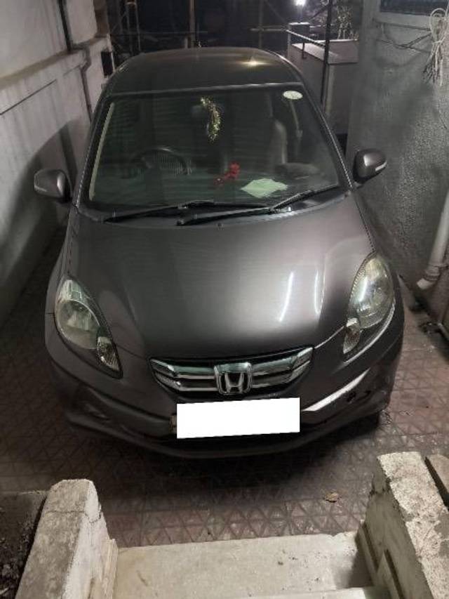 https://images10.gaadi.com/usedcar_image/4285650/original/processed_002b2e84-0657-4224-9b9f-9b0765673639.jpg?imwidth=6400