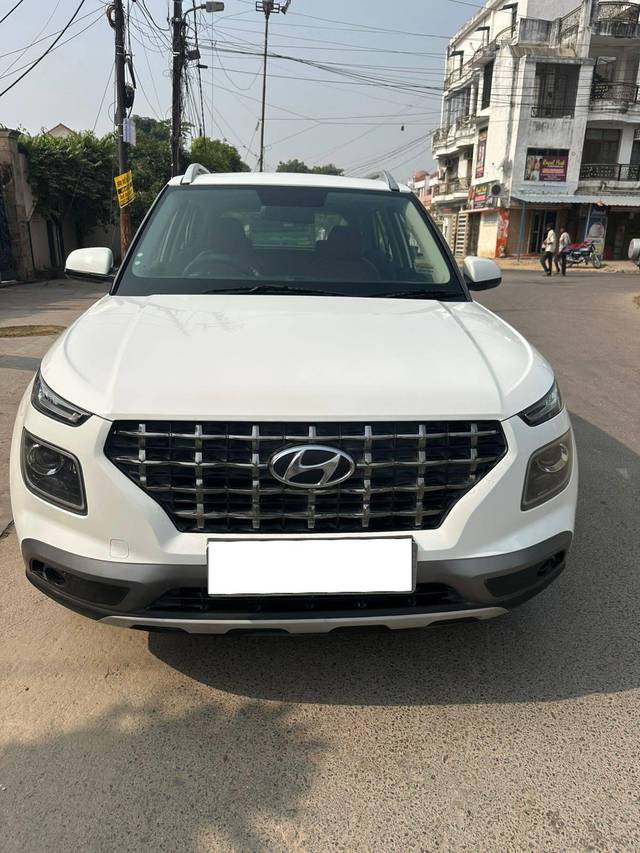 https://images10.gaadi.com/usedcar_image/4286071/original/processed_162bf4a41104c4d15f5676ffc608b8f0.jpg?imwidth=6400