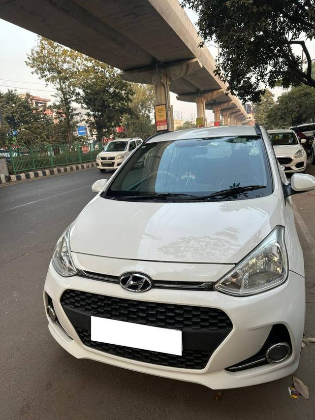 https://images10.gaadi.com/usedcar_image/4286073/original/processed_8b509abce3fbbc079020d2dcacde3361.jpg?imwidth=6400