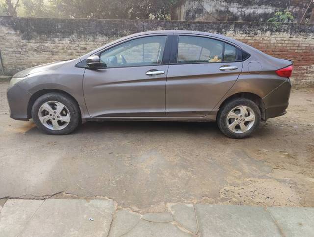 https://images10.gaadi.com/usedcar_image/4286097/original/51c3b1a8c8d12f41d7de1a62f2ce64ae.jpg?imwidth=6402