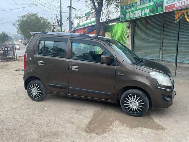 https://images10.gaadi.com/usedcar_image/4286160/original/processed_a80ae5cc-d258-4bbf-a440-4c8707fcc5e9.jpeg?imwidth=6400