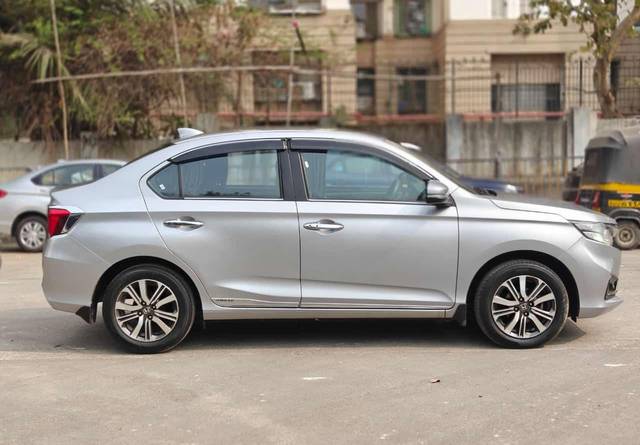 https://images10.gaadi.com/usedcar_image/4286230/original/processed_2caf593daf571150cc572a40d043947d.jpg?imwidth=6401