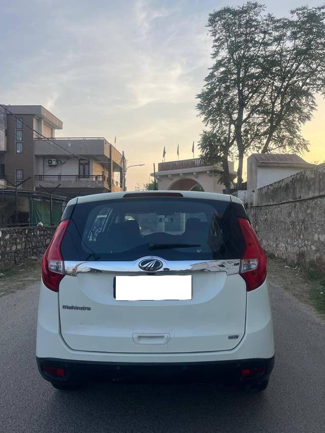 https://images10.gaadi.com/usedcar_image/4286273/original/processed_36451cdda4b5ee197a8d211dff66c314.jpg?imwidth=6401