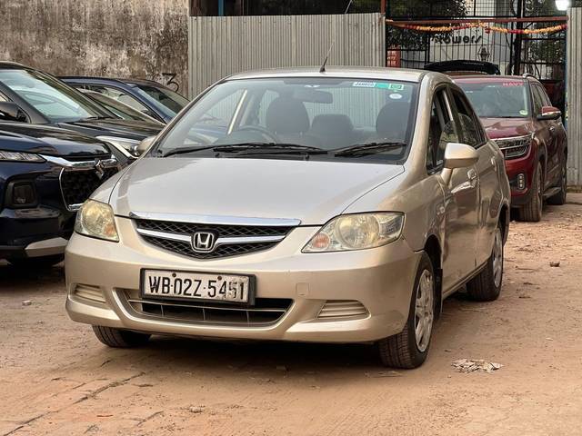 https://images10.gaadi.com/usedcar_image/4286316/original/processed_8669a0c8ff06ae769cd54beb82ce3487.jpg?imwidth=6402