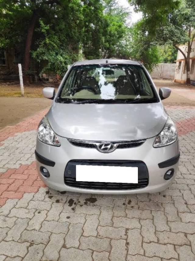 https://images10.gaadi.com/usedcar_image/4286342/original/processed_5bfd2b11-8d15-488f-81a5-ebddef46565c.jpg?imwidth=6402