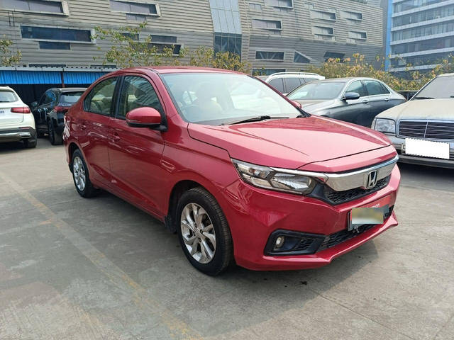 https://images10.gaadi.com/usedcar_image/4286348/original/50bb1571544f554a62562e12f2f73789.jpg?imwidth=6400