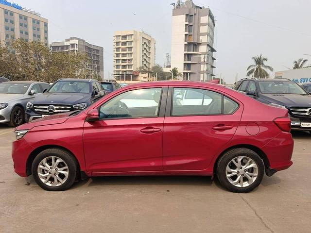 https://images10.gaadi.com/usedcar_image/4286348/original/processed_55a570d6bb0dbe0495696aa82b9deff0.jpg?imwidth=6402