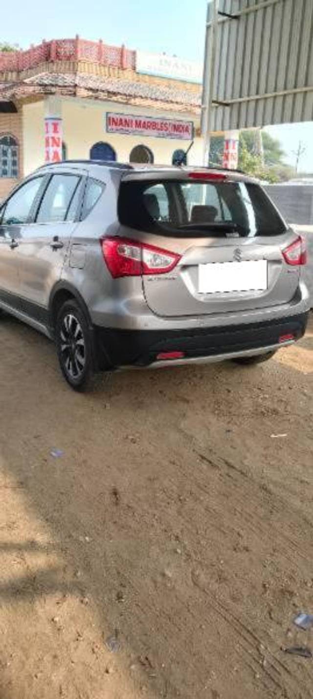 https://images10.gaadi.com/usedcar_image/4286380/original/processed_833ba2ac-eb62-4804-a86a-2233bbc6ec80.jpg?imwidth=6402