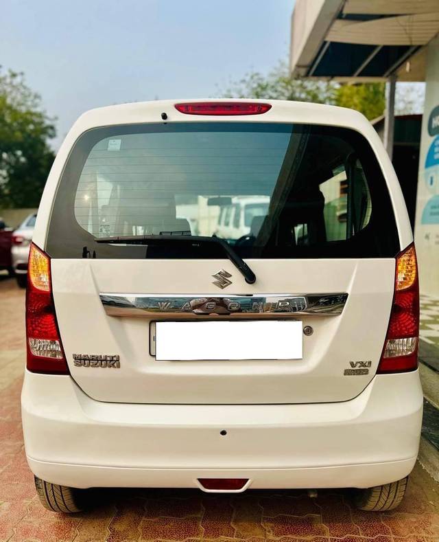 https://images10.gaadi.com/usedcar_image/4286398/original/processed_c0263e48f9af46b398ee27fbb7cc8072.jpg?imwidth=6402