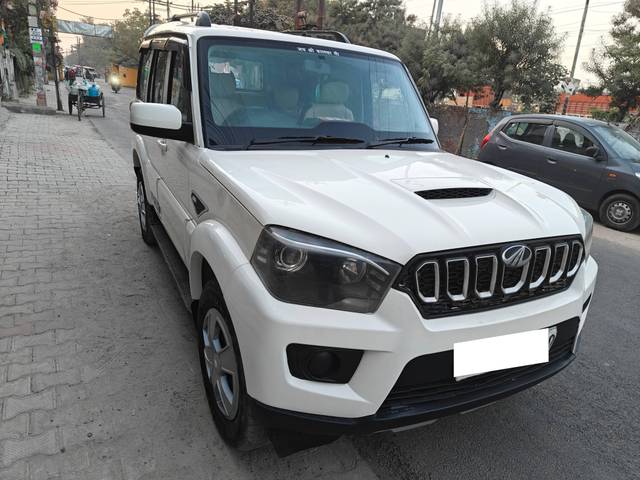 https://images10.gaadi.com/usedcar_image/4286403/original/processed_df7134e6f581643f47a34d5d02e818cf.jpg?imwidth=6400