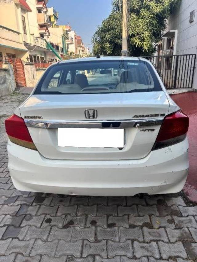 https://images10.gaadi.com/usedcar_image/4286424/original/processed_57efd22a-e9c9-4d23-9287-7c65f593170c.jpeg?imwidth=6402