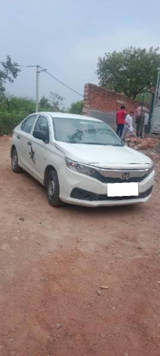 https://images10.gaadi.com/usedcar_image/4286470/original/processed_d1a840e2-2b0d-459e-baca-679414af6da1.jpg?imwidth=6402