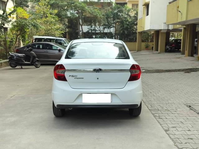 https://images10.gaadi.com/usedcar_image/4286475/original/processed_c829843f6f3be2ee203394a7e7234750.jpg?imwidth=6402