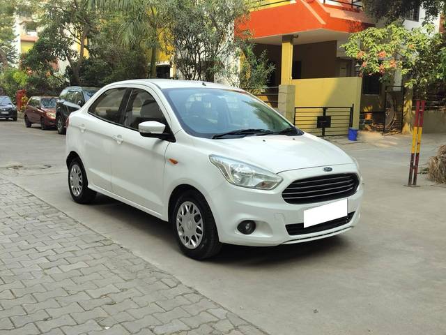 https://images10.gaadi.com/usedcar_image/4286475/original/processed_eb616ba0ae0d4b846ff0894e918be028.jpg?imwidth=6400