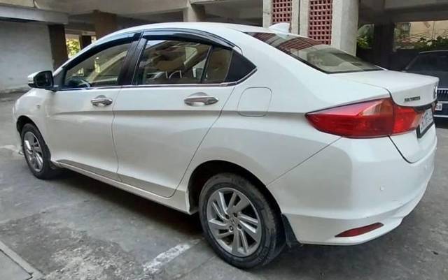 https://images10.gaadi.com/usedcar_image/4286477/original/processed_56269345-014a-45f4-b30b-bc9000c11bce.jpg?imwidth=6402