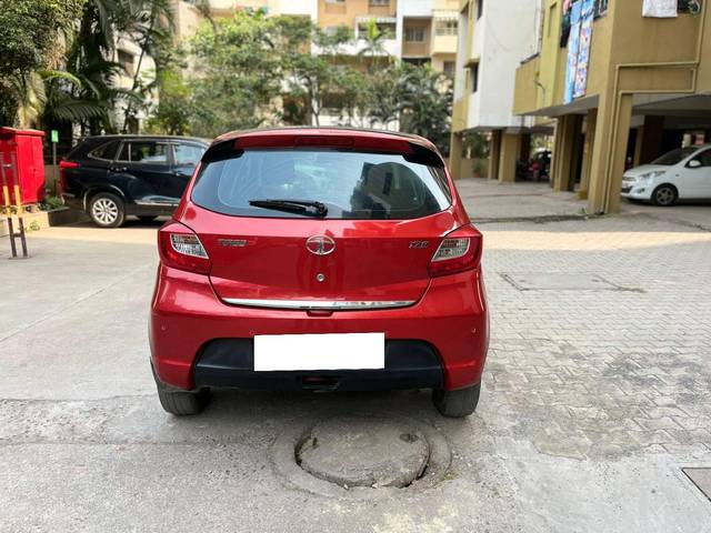 https://images10.gaadi.com/usedcar_image/4286481/original/processed_8c5d3e6de1ef7f4fb3ae87ef2787e61b.jpg?imwidth=6402