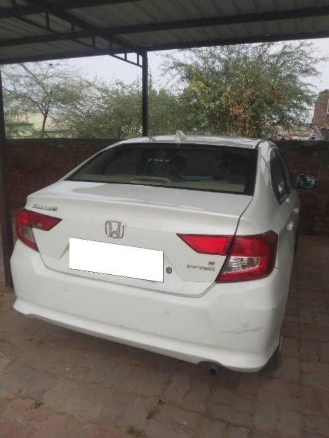 https://images10.gaadi.com/usedcar_image/4286519/original/processed_81374fcc-98b3-4782-84ce-411ee59b9d91.jpg?imwidth=6400