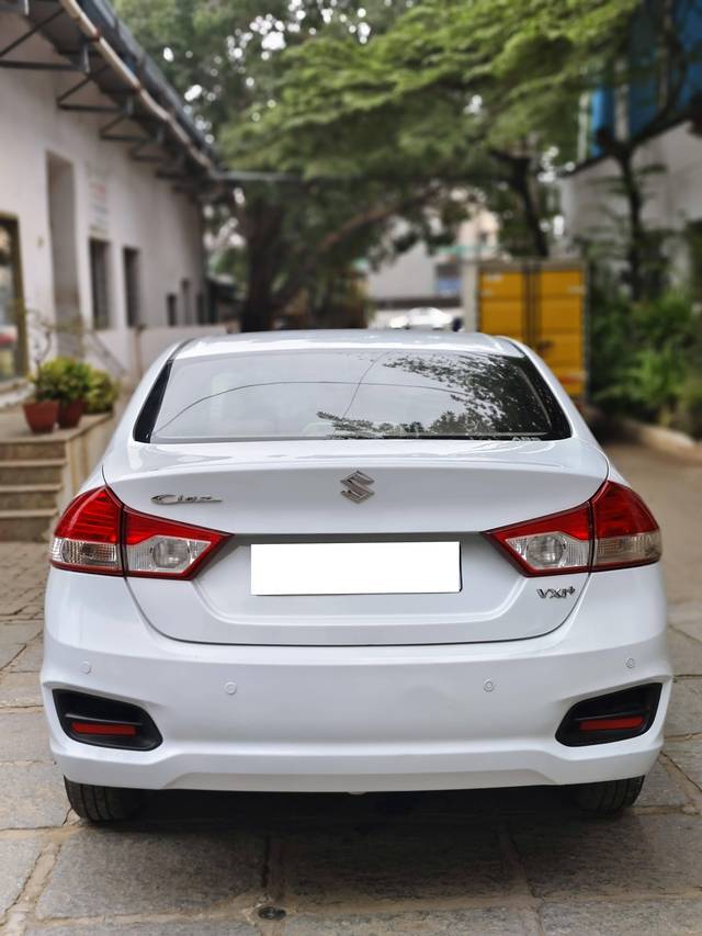 https://images10.gaadi.com/usedcar_image/4286581/original/processed_36153267f949fc18353eb5a8e7b783f8.jpg?imwidth=6402