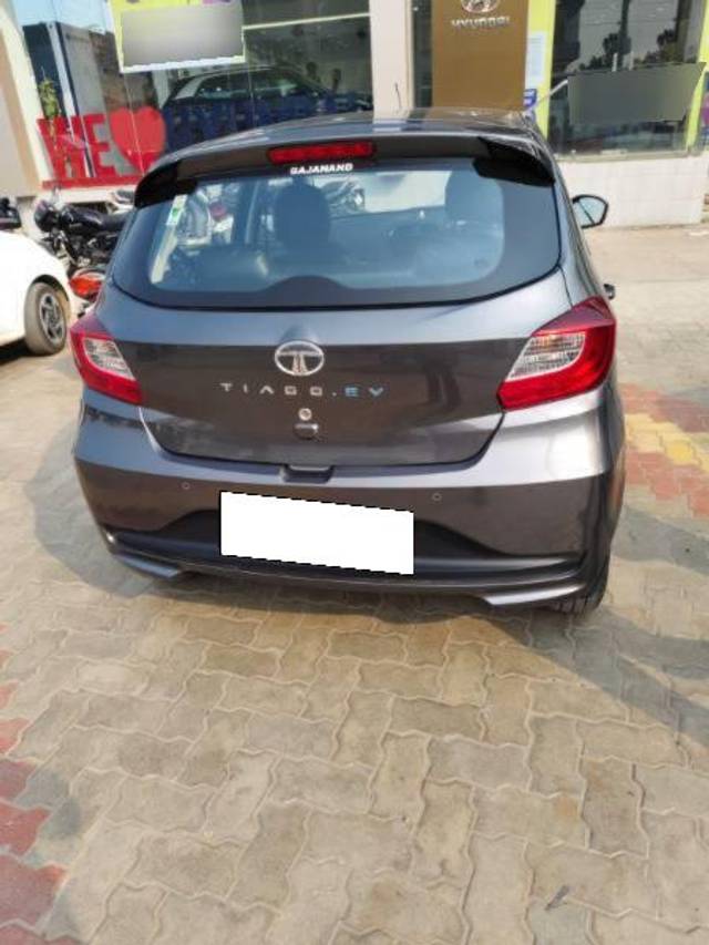 https://images10.gaadi.com/usedcar_image/4286646/original/processed_cba1f97f-44d5-4040-993d-bf0f3d50b648.jpg?imwidth=6402