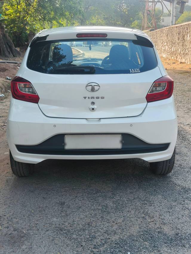 https://images10.gaadi.com/usedcar_image/4286655/original/processed_8ba3bb662c154b5eb6b2846263988268.jpg?imwidth=6401