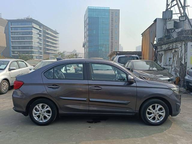 https://images10.gaadi.com/usedcar_image/4286667/original/processed_80f1839526c18556fd5c171ca91fcc50.jpg?imwidth=6401