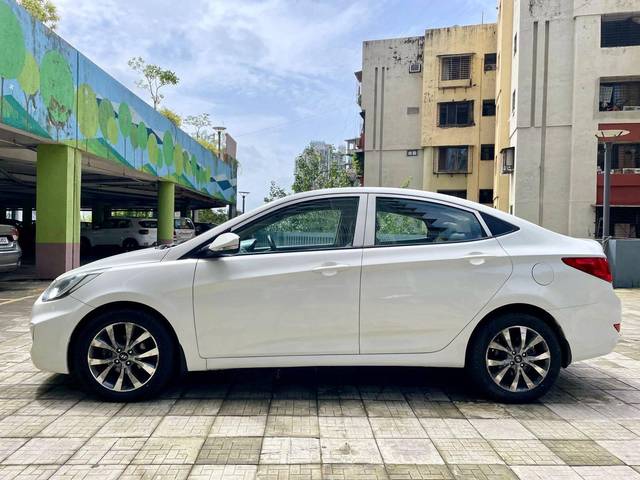 https://images10.gaadi.com/usedcar_image/4286668/original/processed_4beb3bd7c237d0435f890729b18dee34.jpg?imwidth=6402