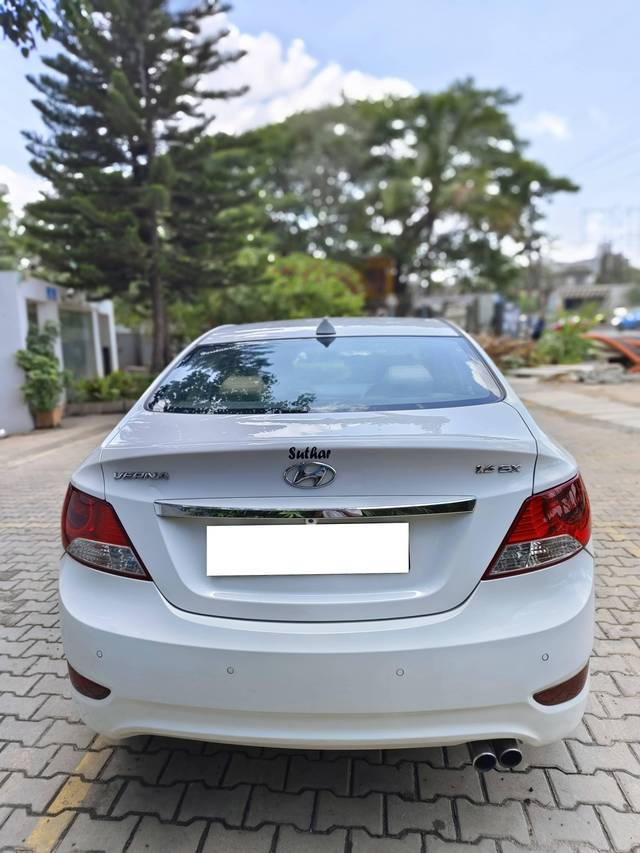 https://images10.gaadi.com/usedcar_image/4286815/original/processed_c077cd194a9fa254bd390a7f5d594c88.jpg?imwidth=6402