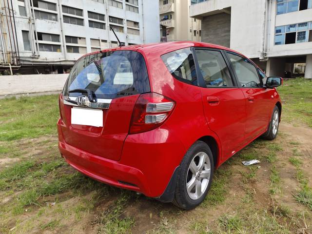 https://images10.gaadi.com/usedcar_image/4286894/original/processed_d3d8da65aae92f96072059af6d22400d.jpg?imwidth=6402