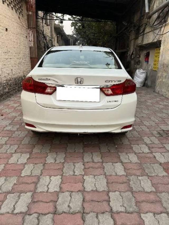 https://images10.gaadi.com/usedcar_image/4286991/original/processed_a2d39251-4b2c-436b-b82b-c5d1d1ddf537.jpg?imwidth=6401