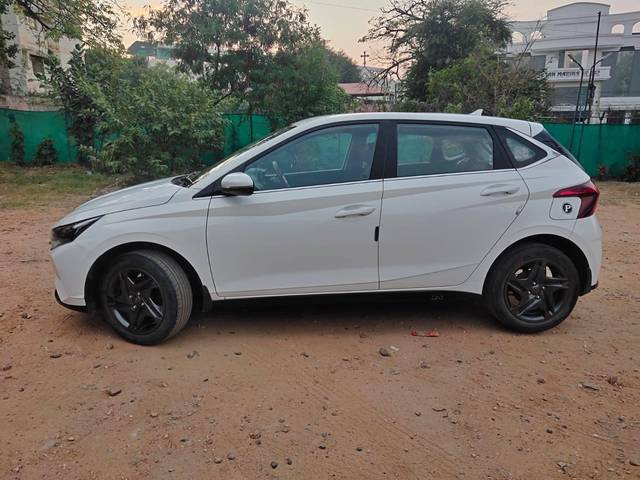 https://images10.gaadi.com/usedcar_image/4287138/original/processed_66a7c8ad2df7731d9f872612290e9f0e.jpg?imwidth=6402