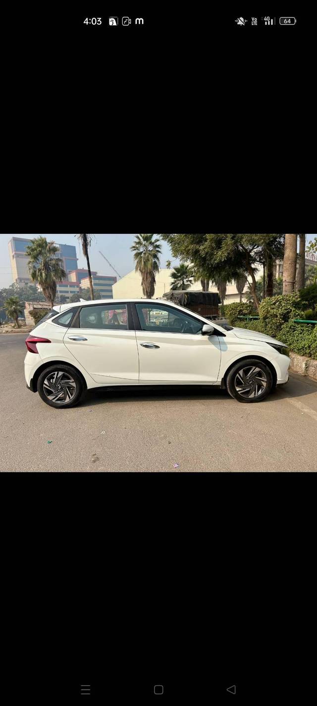 https://images10.gaadi.com/usedcar_image/4287154/original/processed_8d1ac6ee18c1a3b10587515dee121cbc.jpg?imwidth=6401