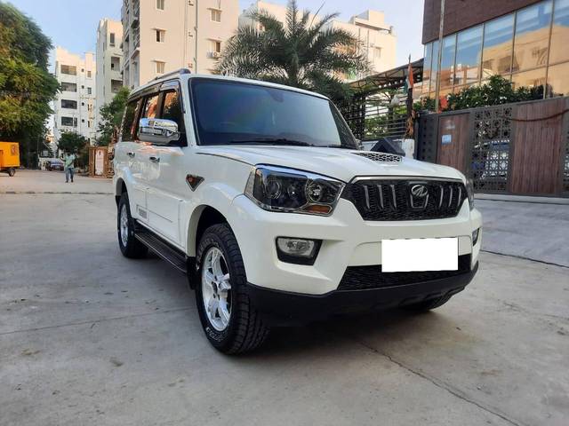 https://images10.gaadi.com/usedcar_image/4287283/original/processed_9e4d38732d3280f00d3cbc87b6864f6f.jpg?imwidth=6400