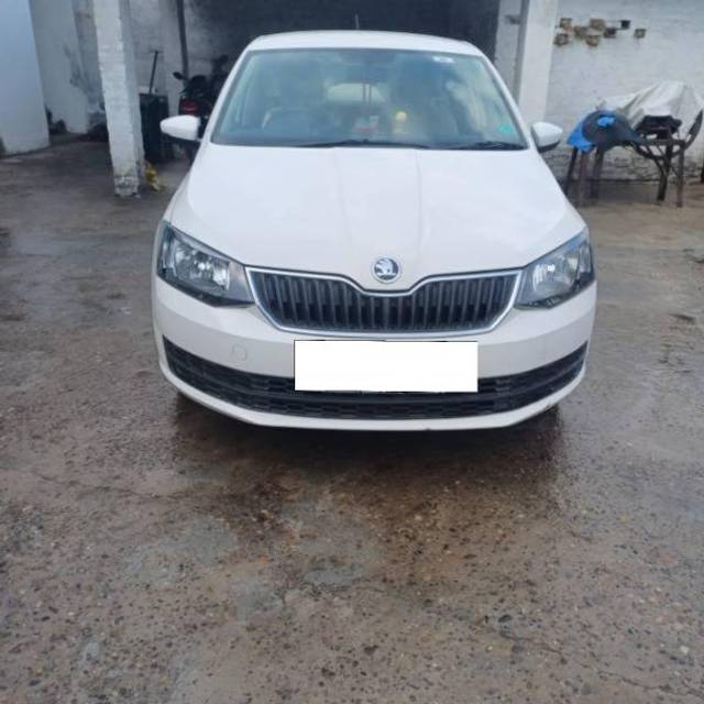 https://images10.gaadi.com/usedcar_image/4287393/original/processed_90163d22-ce0c-4260-87fc-16f44859c0ff.jpg?imwidth=6400