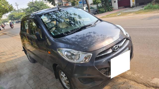 https://images10.gaadi.com/usedcar_image/4287425/original/processed_d7bd01f3cdb614cf593a70d160928d00.jpg?imwidth=6400