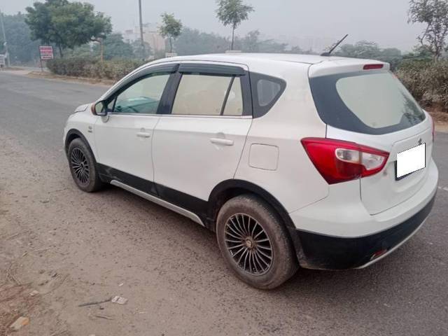 https://images10.gaadi.com/usedcar_image/4287493/original/f2e9ca06cc9b124550965bd4d7230b14.jpg?imwidth=6402