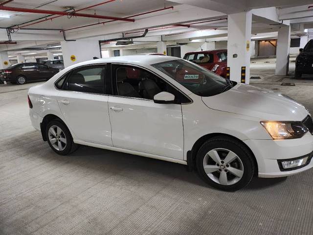 https://images10.gaadi.com/usedcar_image/4287494/original/bcfcfc42090326643a35ec0080ec03ac.jpg?imwidth=6402