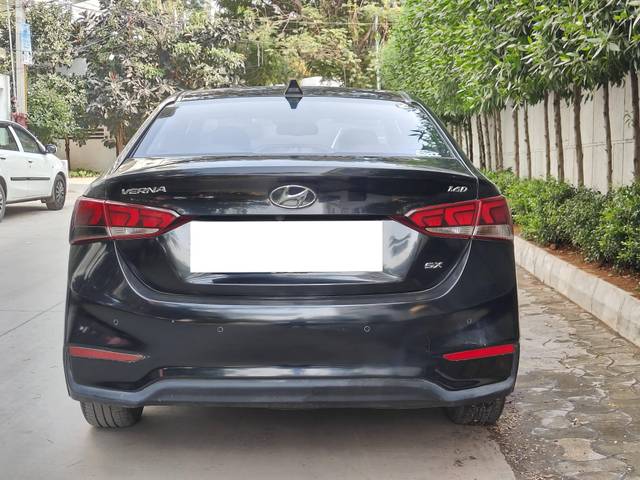 https://images10.gaadi.com/usedcar_image/4287653/original/processed_d03c3d0424647420a01d40a5a6298bfb.jpg?imwidth=6402