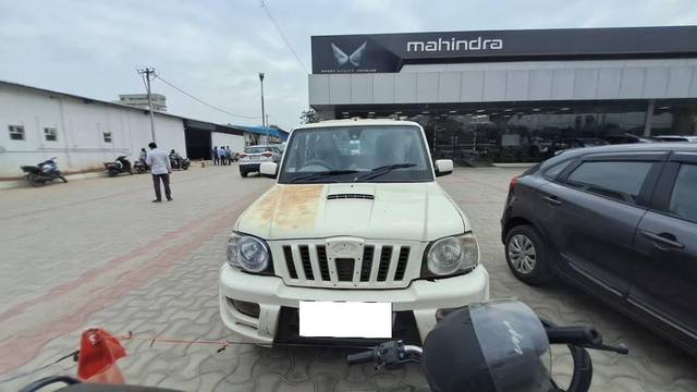 https://images10.gaadi.com/usedcar_image/4287701/original/processed_b65b2c87-c4d1-46f6-9261-1e88aa486206.jpg?imwidth=6400