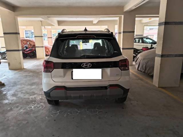 https://images10.gaadi.com/usedcar_image/4287705/original/processed_c5b3b257-2dec-4820-8c4c-709bd968f9b2.jpg?imwidth=6401