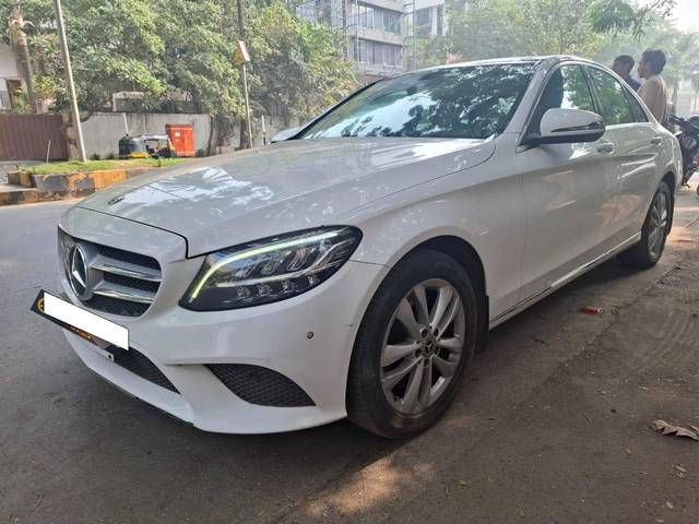 https://images10.gaadi.com/usedcar_image/4287741/original/processed_afa8f7dc64a180a3dd410306140b0af8.jpg?imwidth=6402