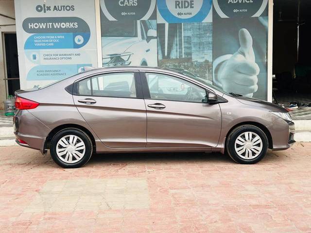 https://images10.gaadi.com/usedcar_image/4287842/original/processed_43708f383a51ecd59472813c94828c09.jpg?imwidth=6401