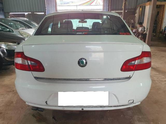 https://images10.gaadi.com/usedcar_image/4287860/original/processed_9f9c921d88555f35868212d677d5c729.jpg?imwidth=6401