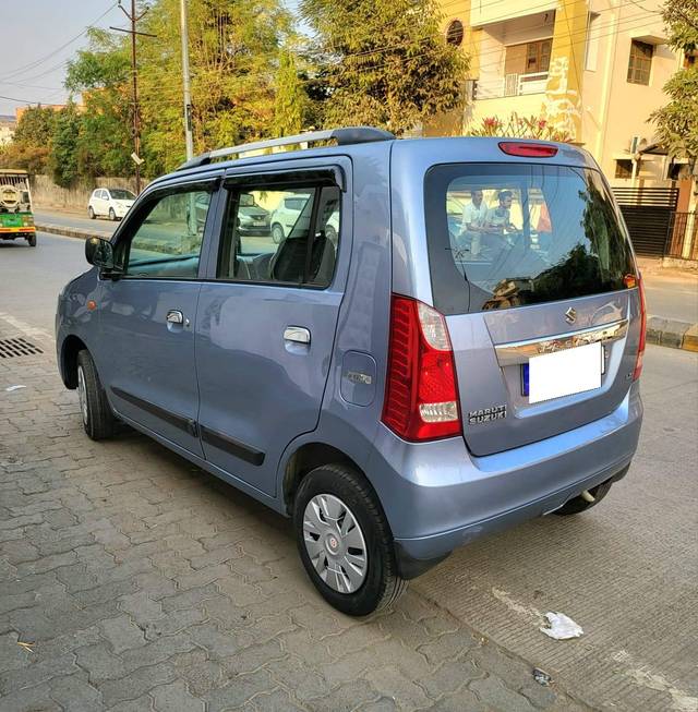 https://images10.gaadi.com/usedcar_image/4287912/original/processed_acbebe7e3af59fbe8d66bb03d3cf9061.jpg?imwidth=6402