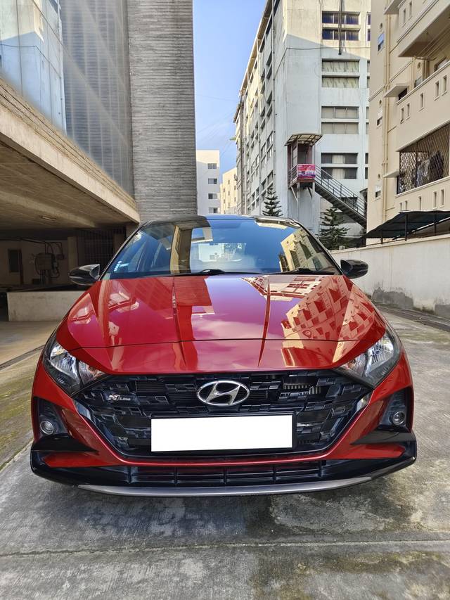 https://images10.gaadi.com/usedcar_image/4287959/original/processed_c43a7bcb118e6a38a9bf18ea5ebf7261.jpg?imwidth=6402