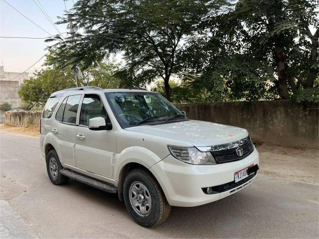 https://images10.gaadi.com/usedcar_image/4287992/original/processed_42d1fa739ac0d79e4d71dd6d632c29ff.jpg?imwidth=6400