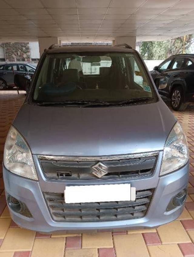 https://images10.gaadi.com/usedcar_image/4288046/original/f7d9a9ee0b5b8a106410a1a1bfbdd503.jpg?imwidth=6400