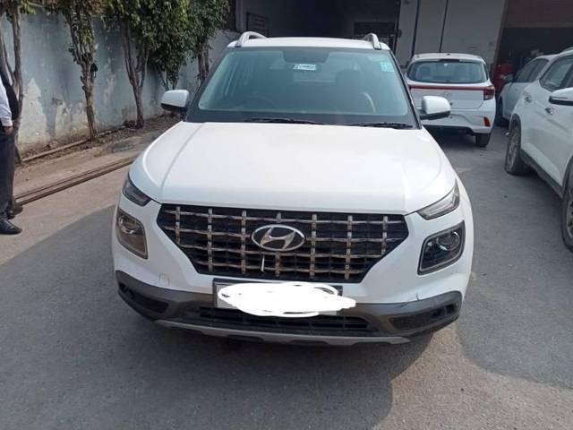 https://images10.gaadi.com/usedcar_image/4288111/original/processed_9005eae7-73e4-4dea-8b87-5c1434bec628.jpg?imwidth=6400