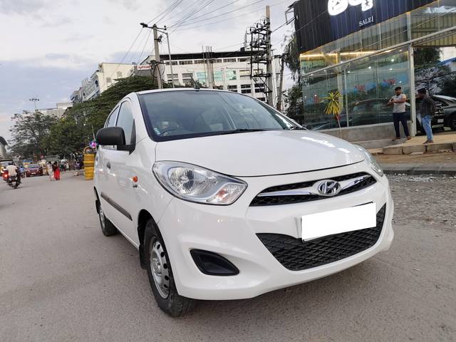 https://images10.gaadi.com/usedcar_image/4288157/original/processed_a238bc56b34038e3bd362aa0d4877089.jpg?imwidth=6400