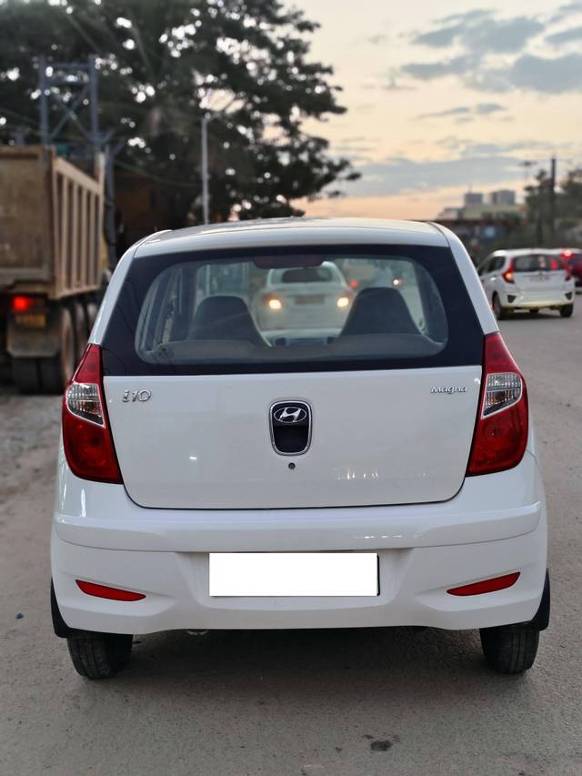 https://images10.gaadi.com/usedcar_image/4288157/original/processed_e4ba2818370e9e15f83ff3a869a750fb.jpg?imwidth=6401