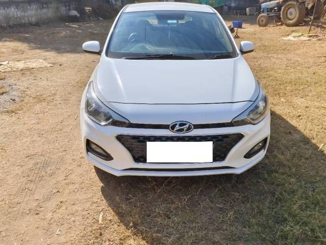 https://images10.gaadi.com/usedcar_image/4288164/original/processed_3d5b953e-586a-4642-b8a0-d7c3babcc3ba.jpg?imwidth=6402